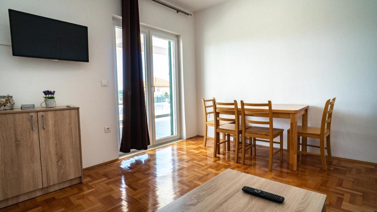 Calma Apartments Traù Esterno foto